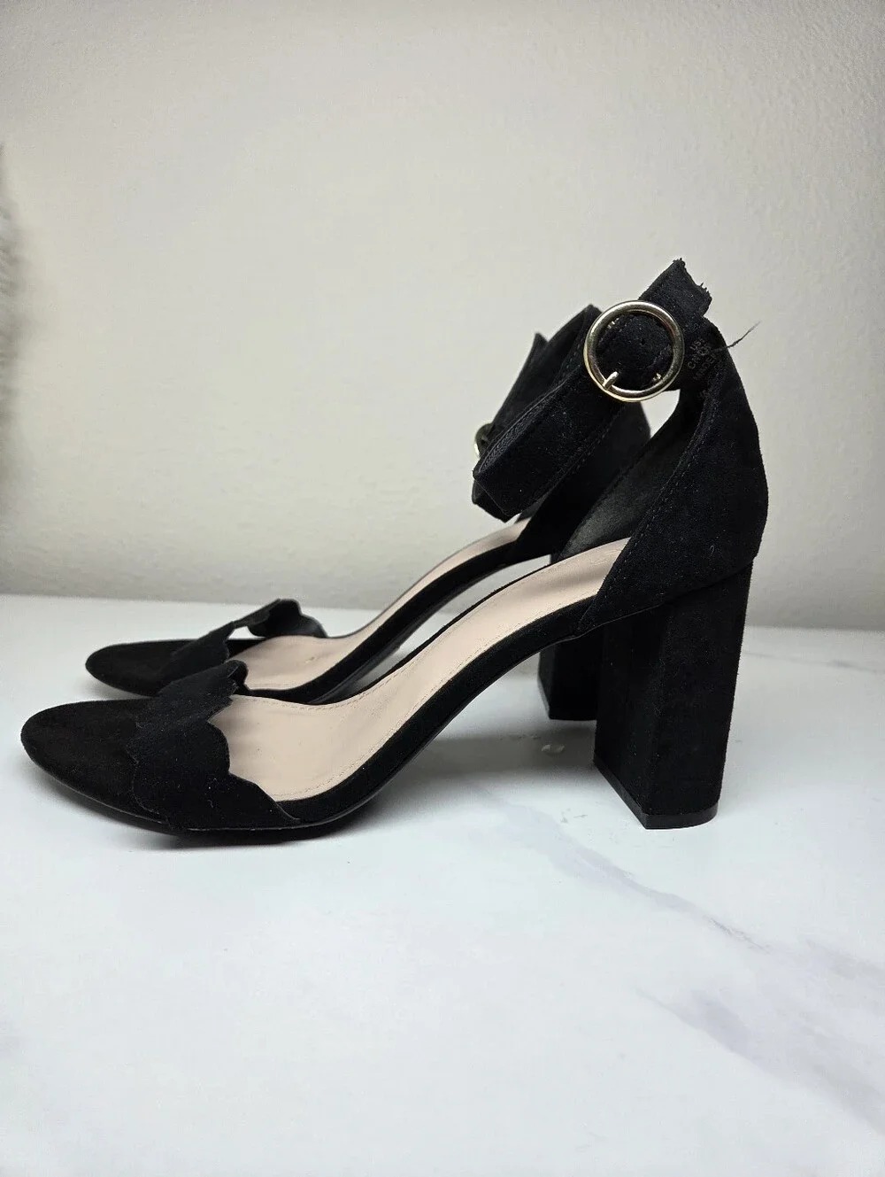 H&M Black Faux Suede Scalloped Open Toe Block Heel Sandals Euro 37 US 6.5